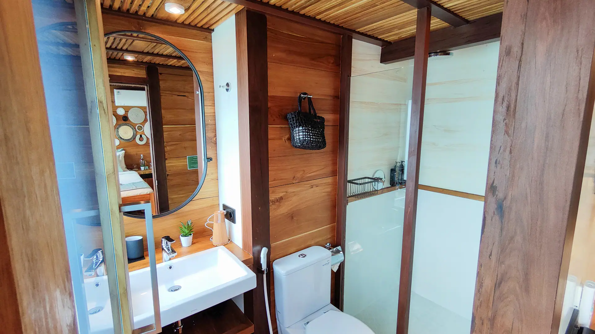 .Cabins and Interior-3