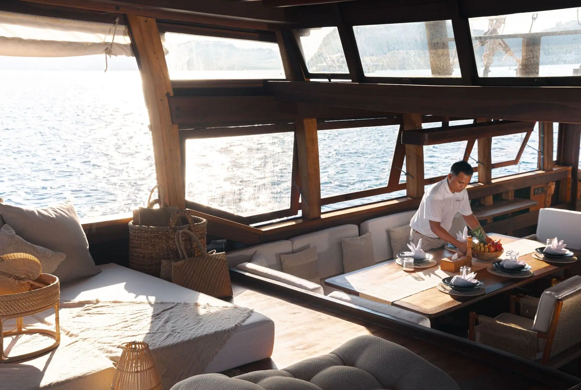 09-nataraja-main-deck-dining-table-pacific-high-1920-x-1291