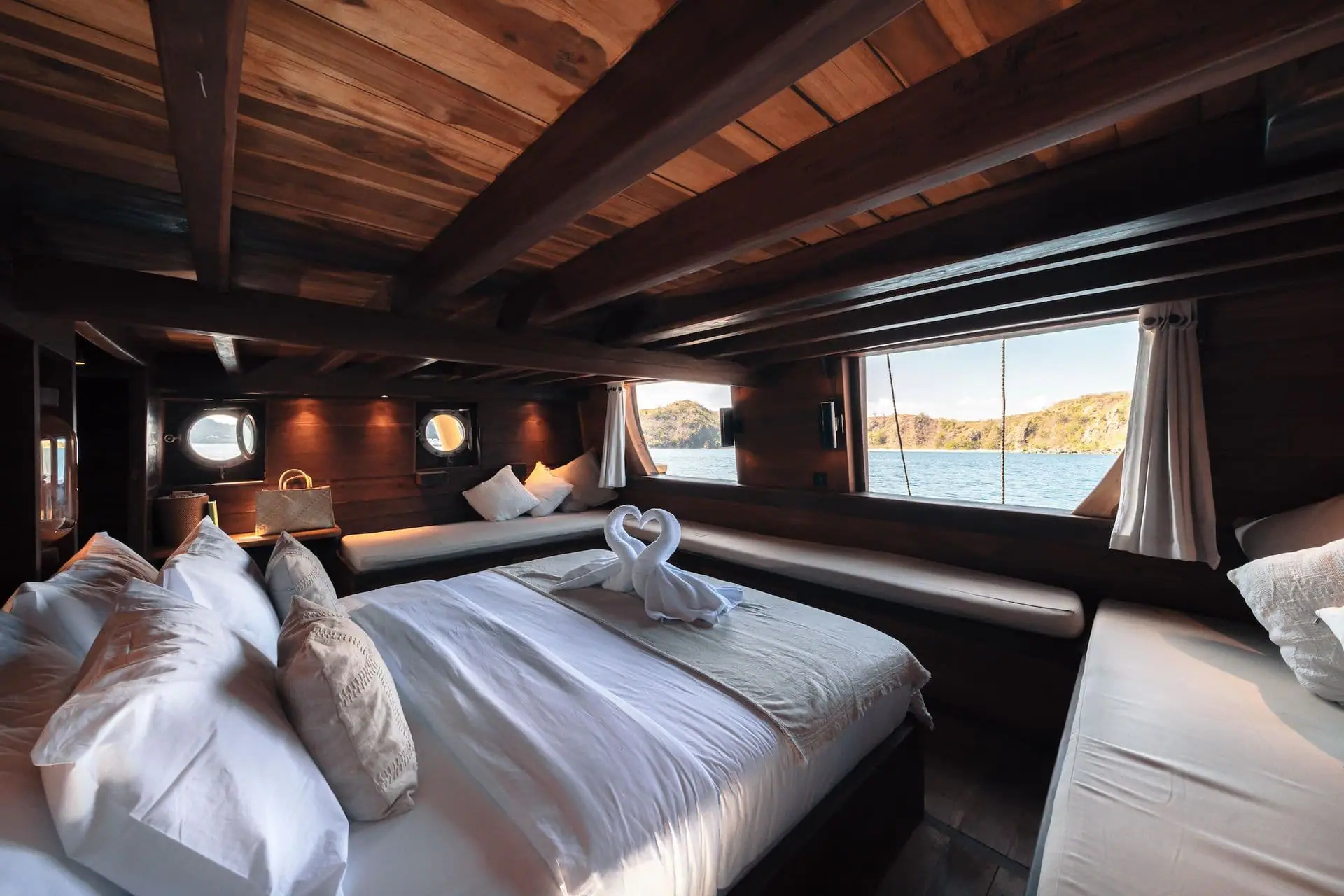 14-nataraja-master-cabin-pacific-high-min-1920-x-1280