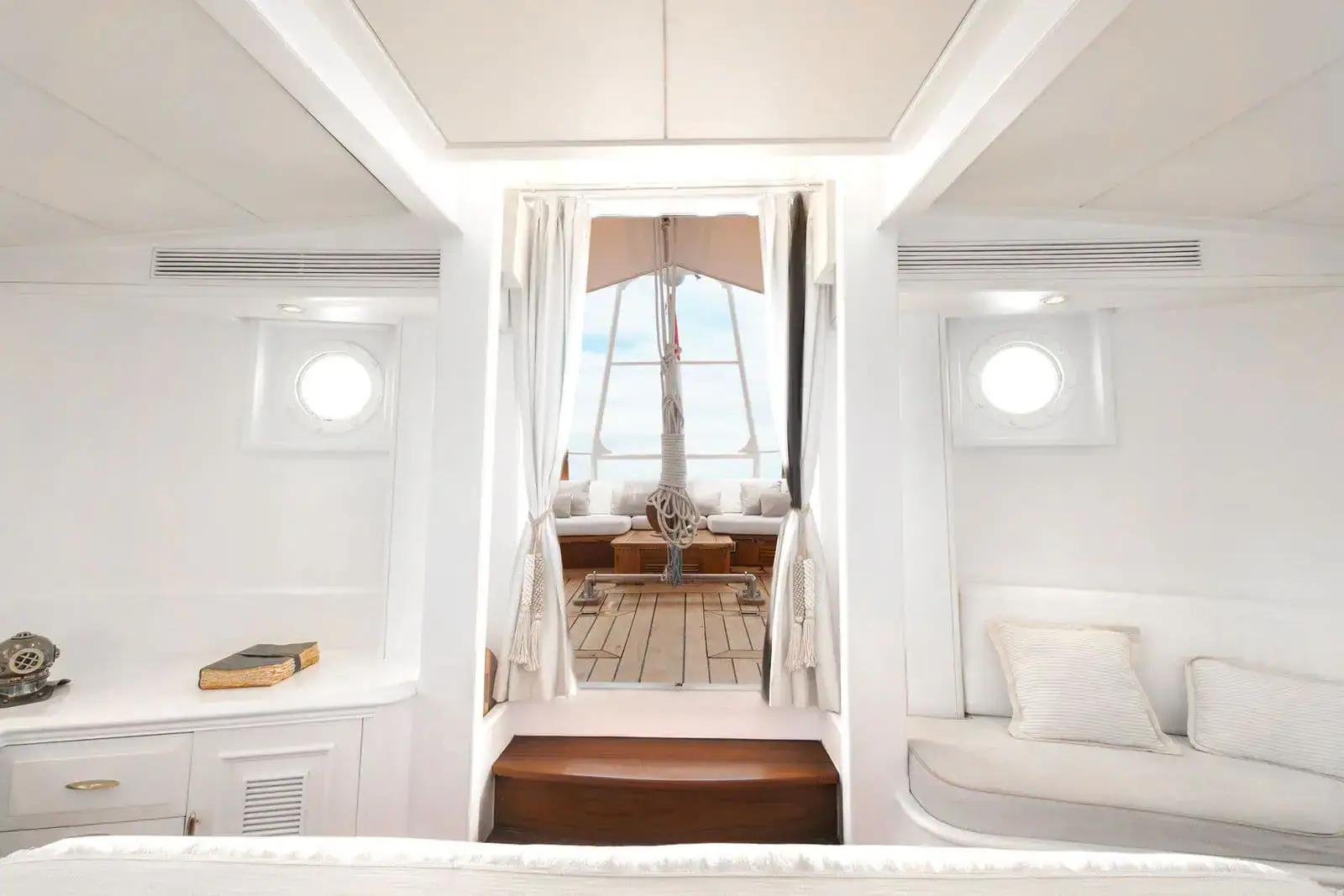 Enjoy the luxury cabins in Mutiara Laut Voyage