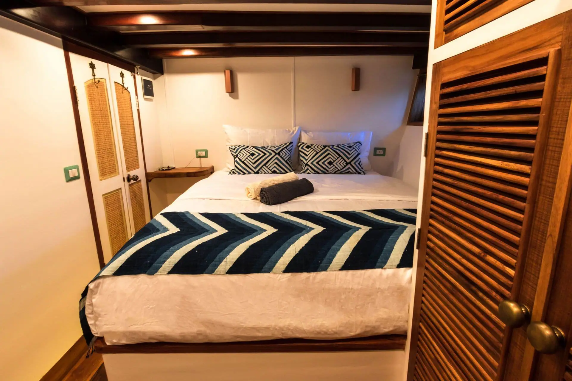 90-a-1531-1920-x-1280