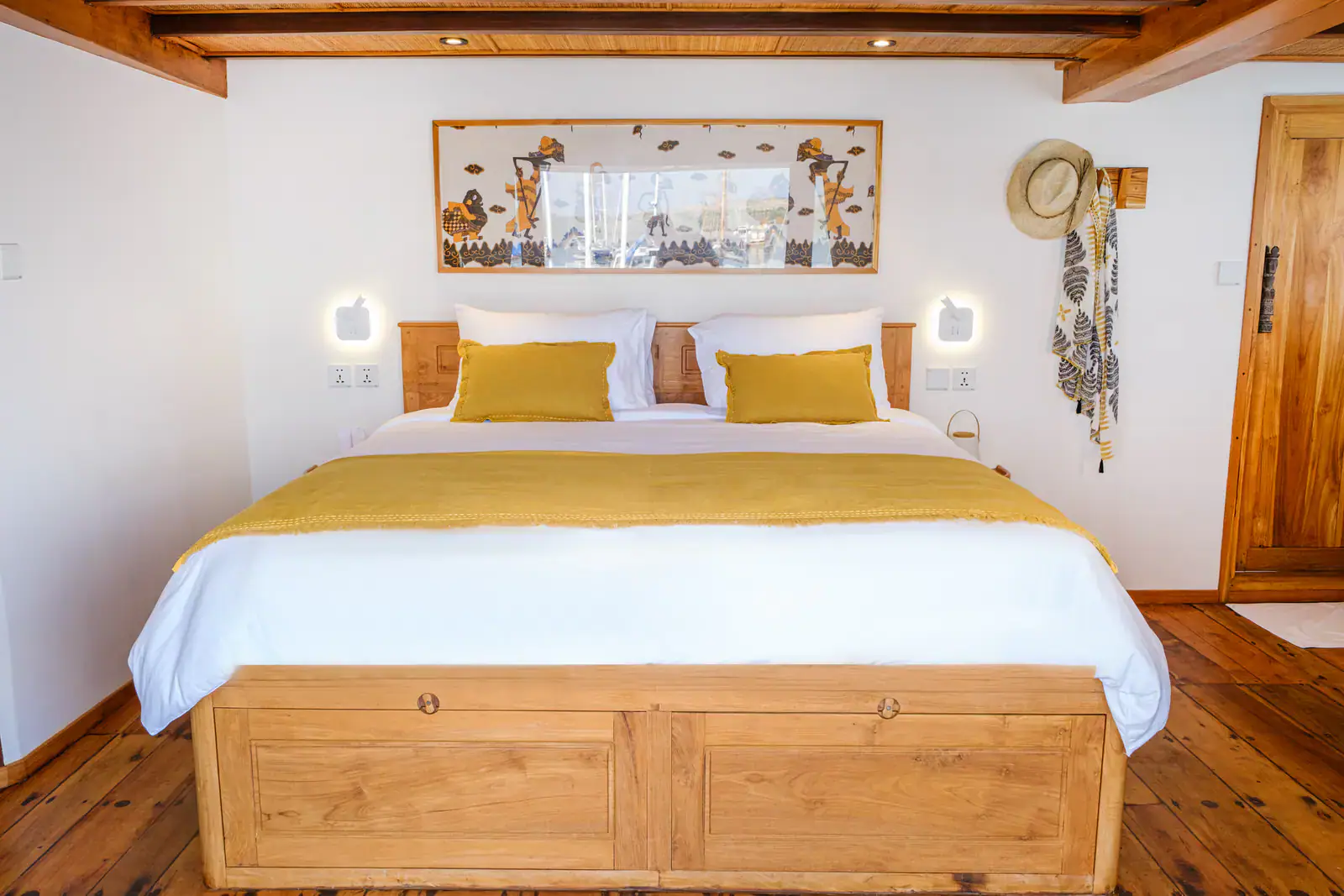 alikai yacht interior