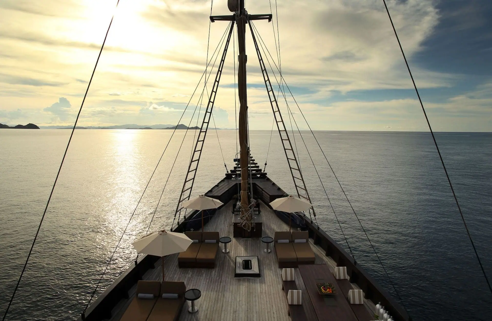 alila-20-purnama-20-20-interior-20-20-the-20-deck-2001-3-1920-x-1254