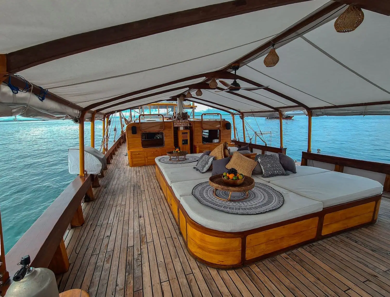 anne-20-bonny-20-deck-1500-x-1141