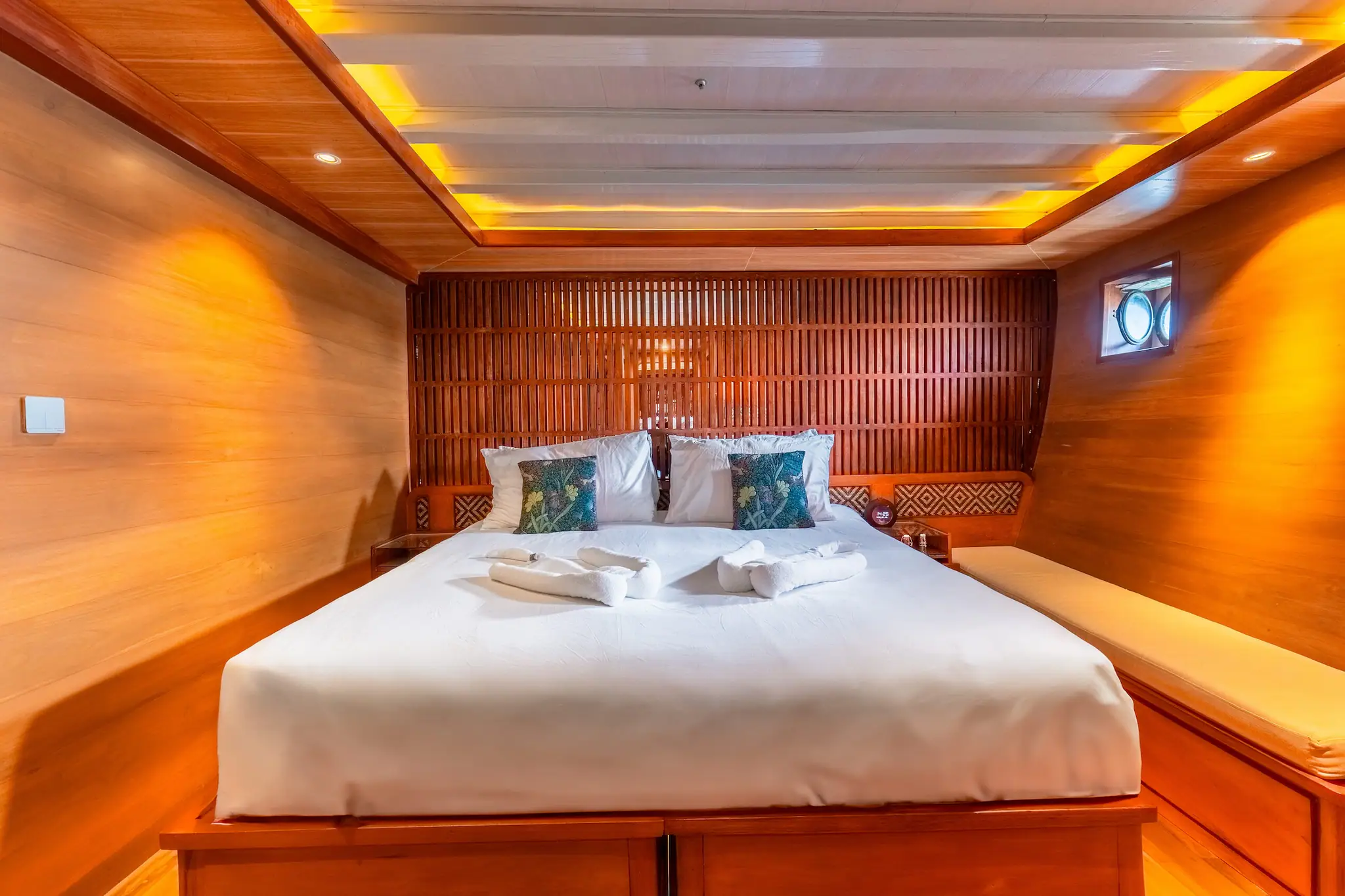 cabin-2-lower-deck-5