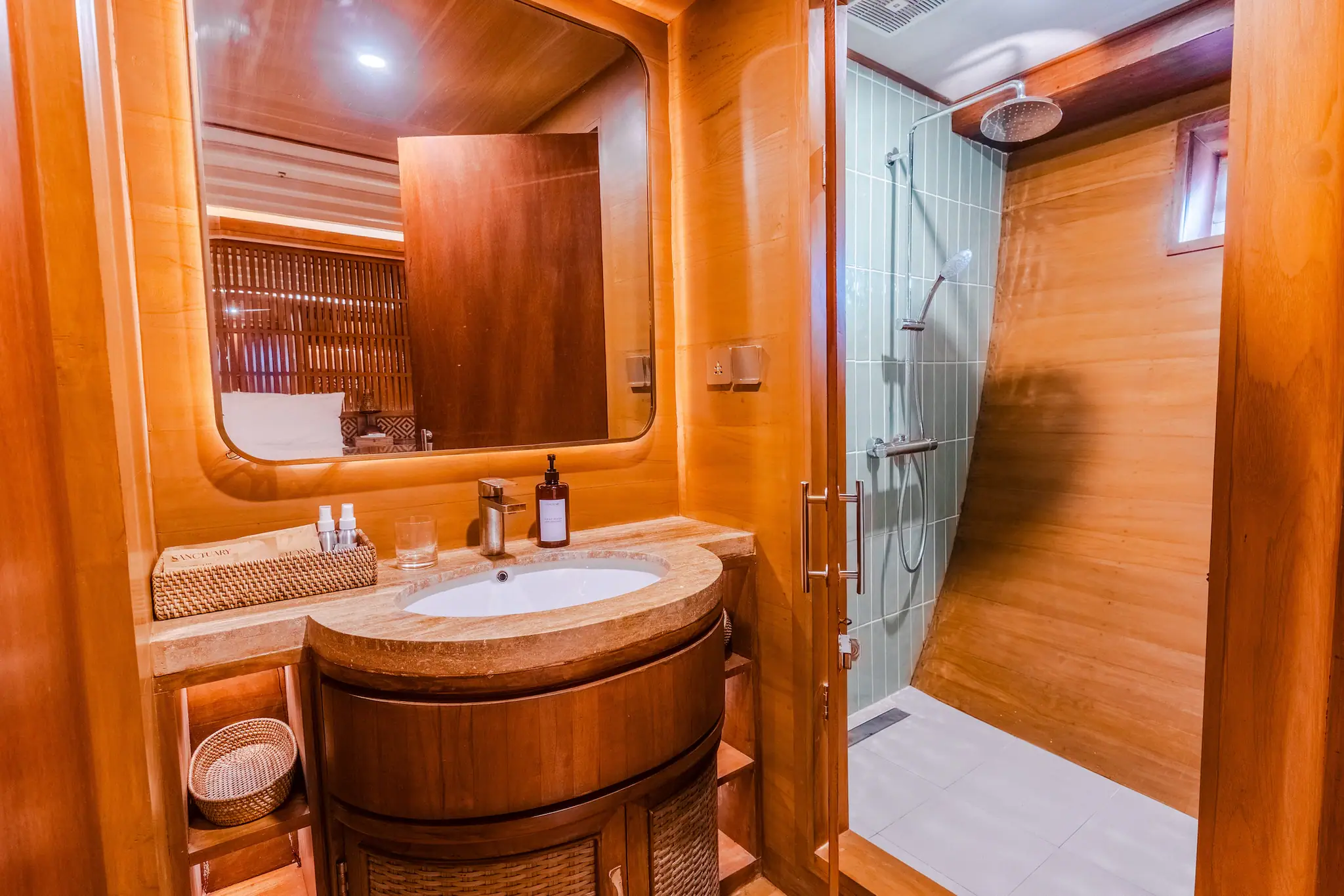 cabin-2-lower-deck-6