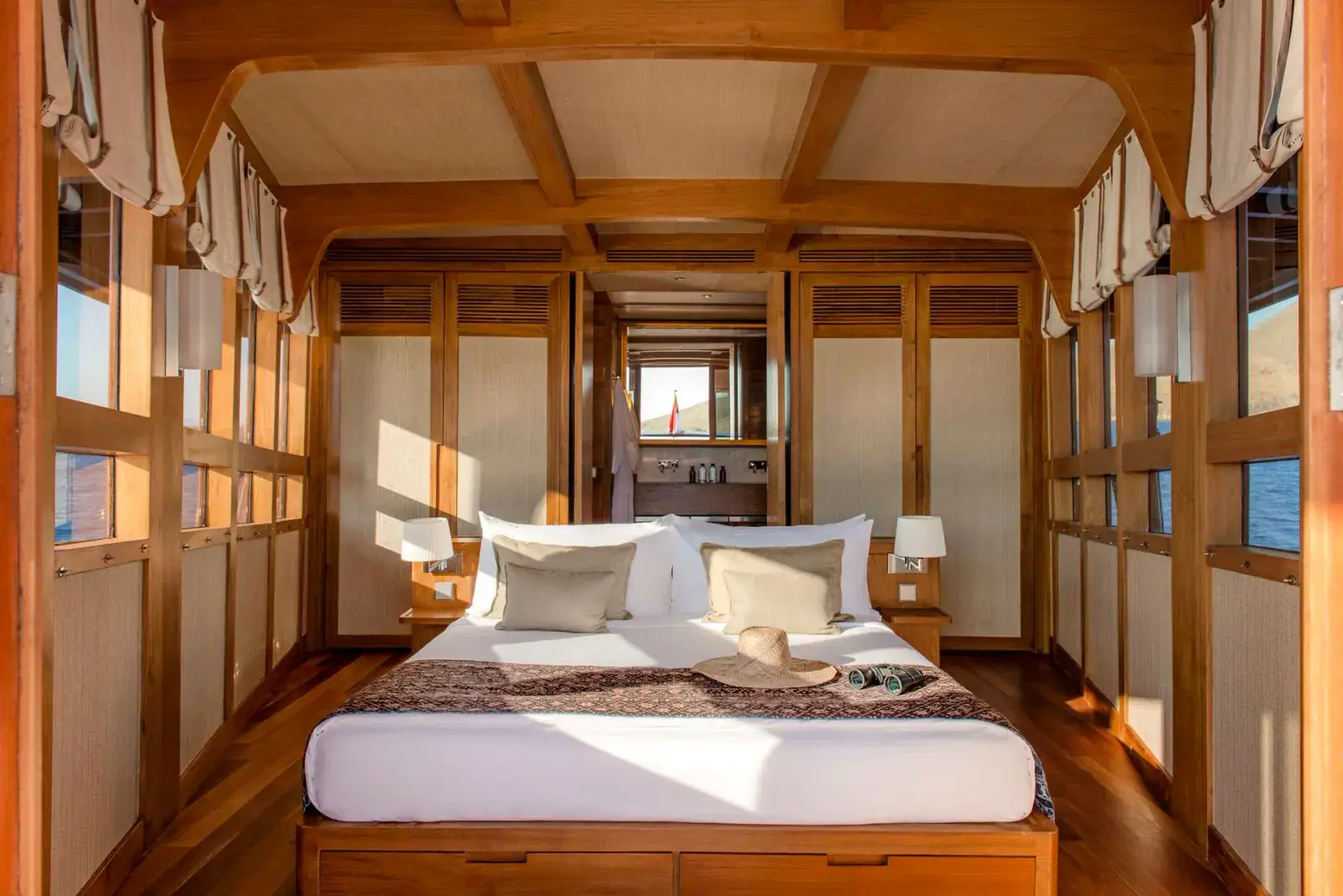 cabin-20-interior-high-20-res-3055-1920-x-1282