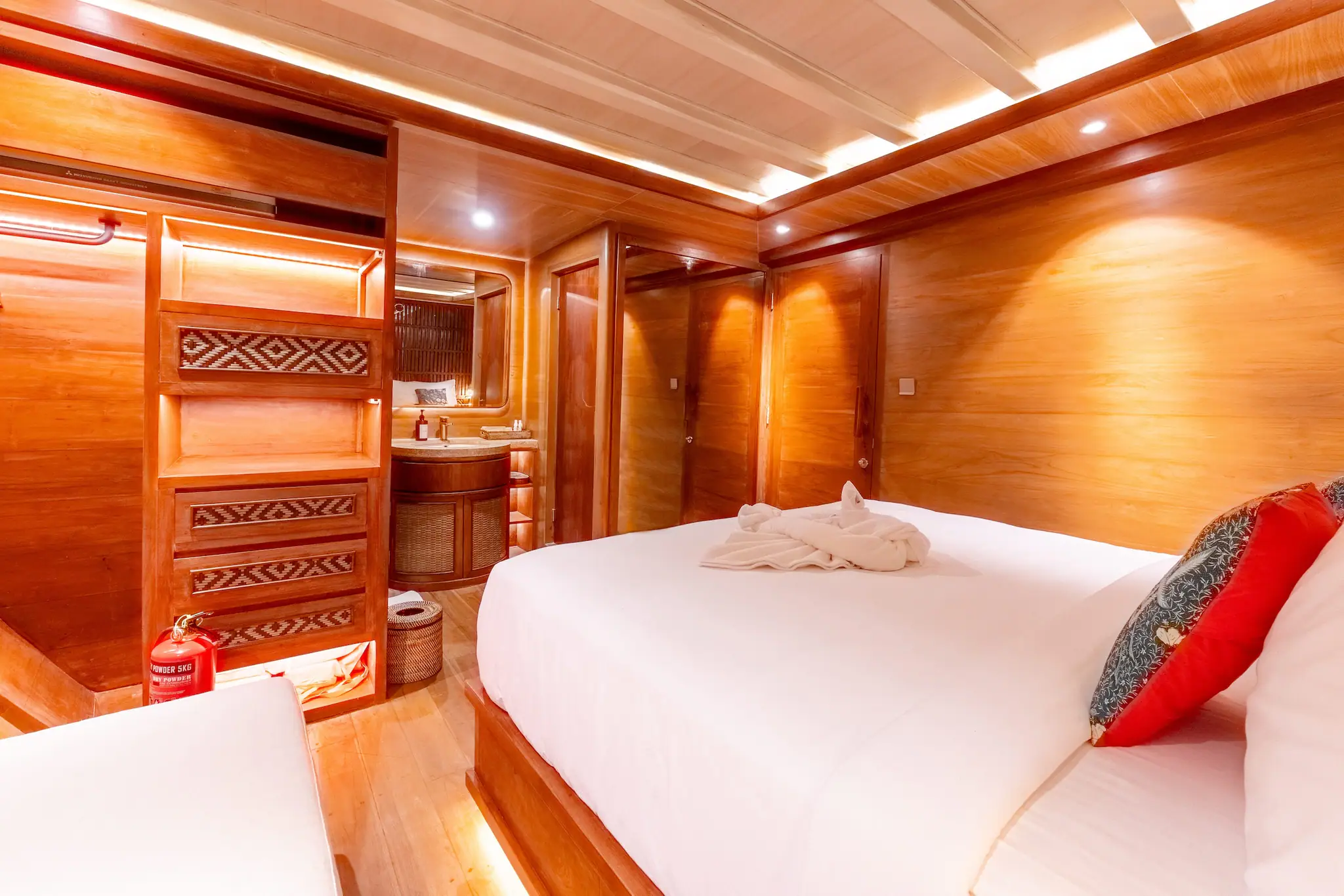 cabin-3-lower-deck-1