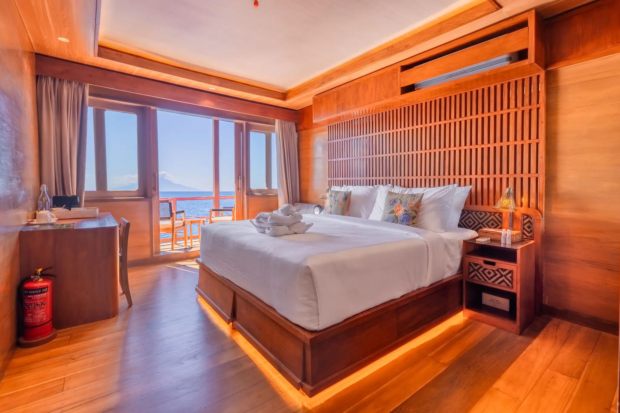 cabin-upper-deck-deluxe-cabin-1-12