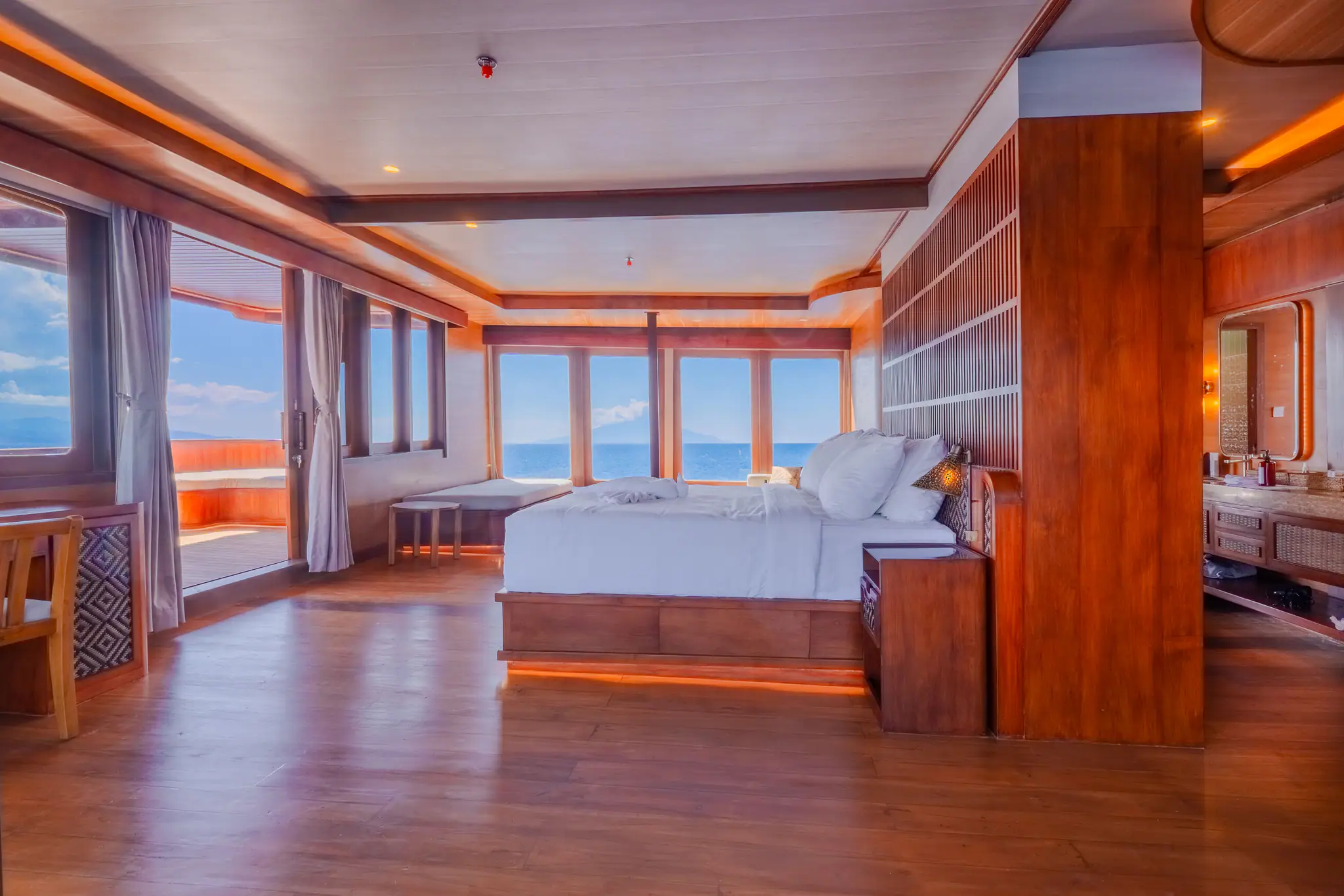 cabin-upper-deck-master-cabin-11