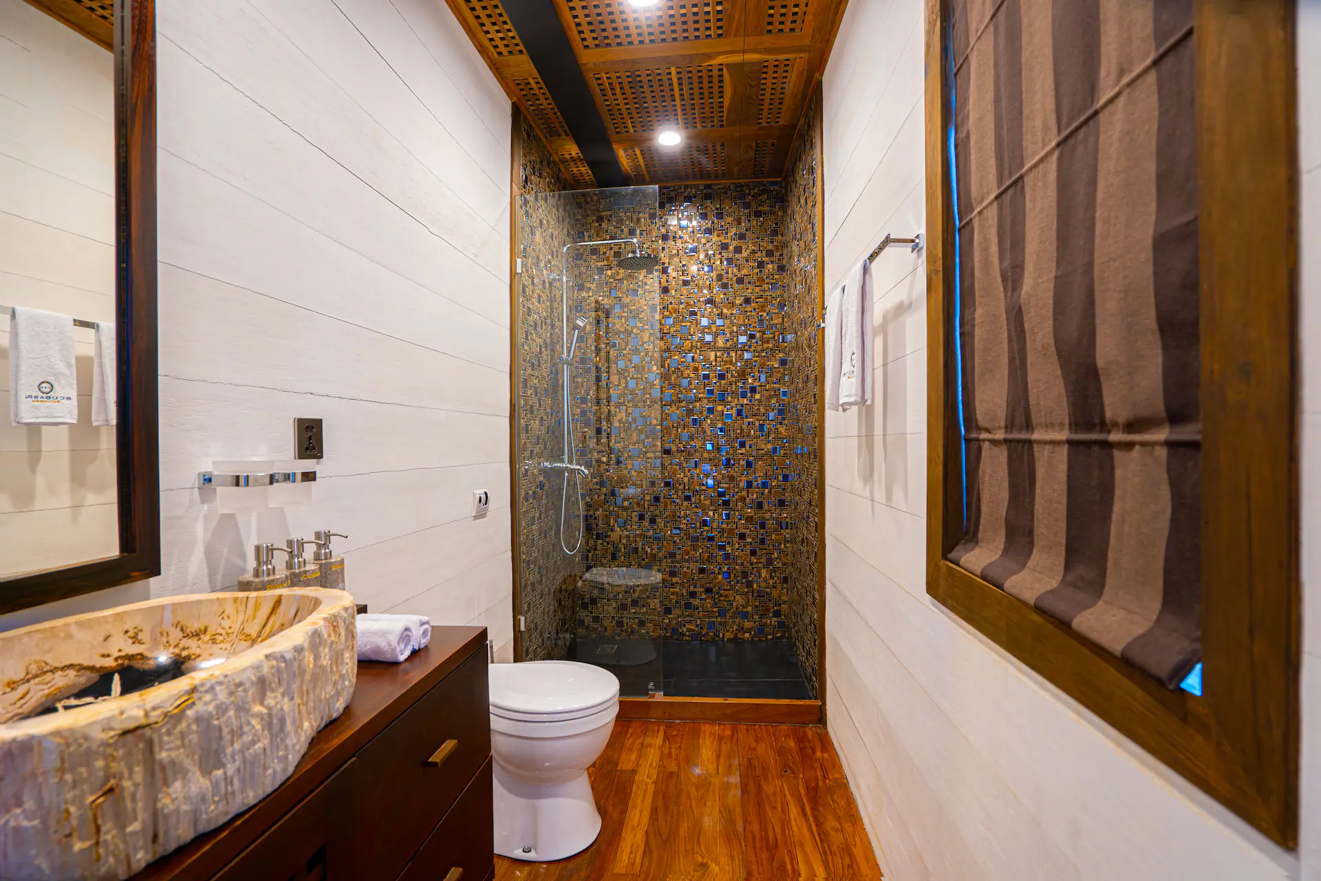 dolphin-suite-bathroom