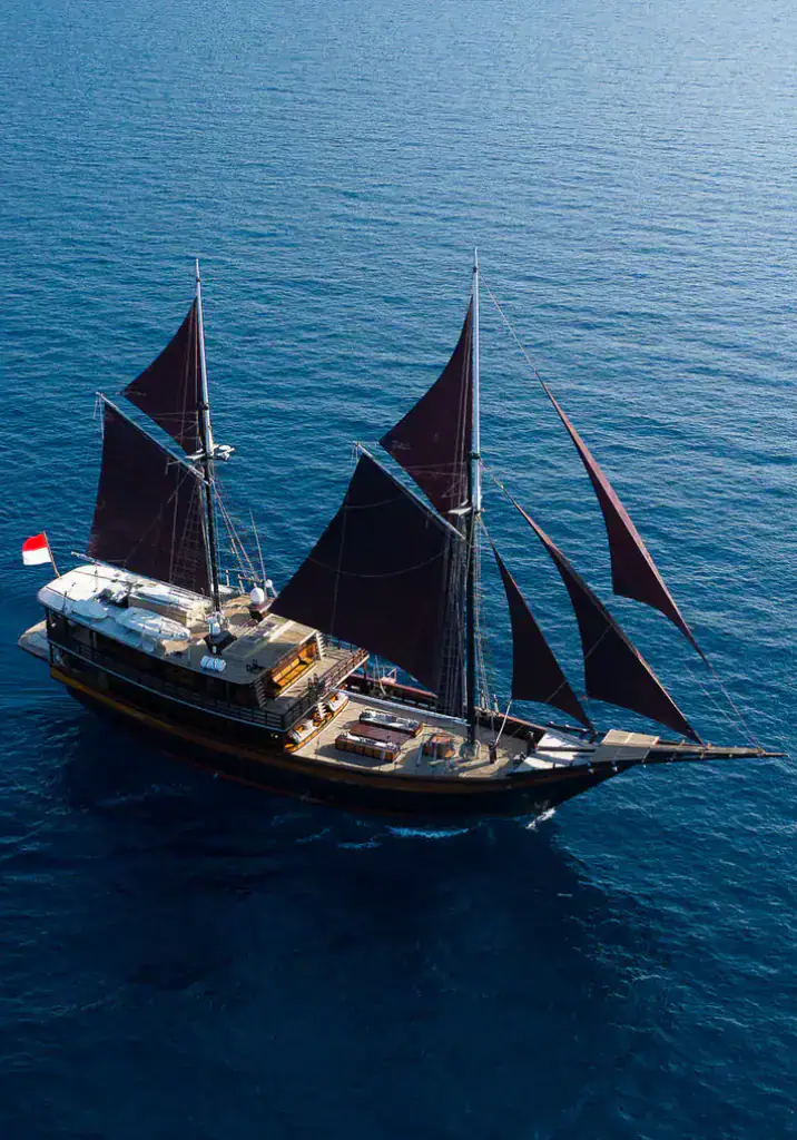 Dunia Baru Yacht Charter