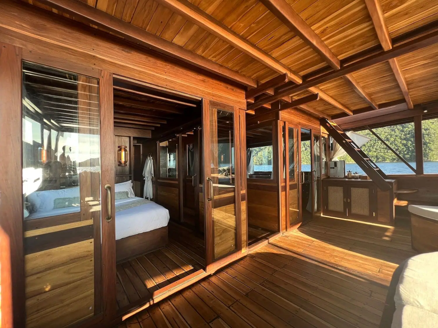 dw-master-cabin-daylight-02-1500-x-1125