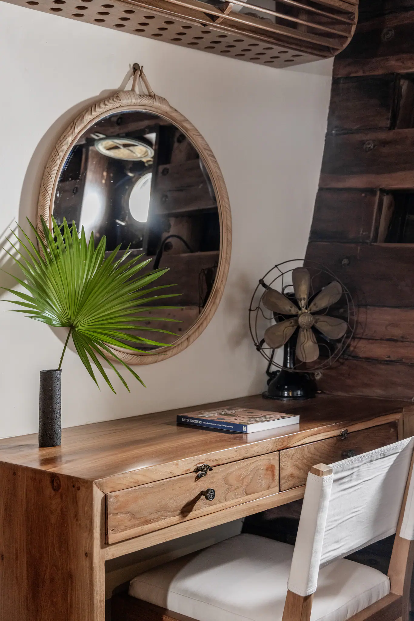 el-aleph-desk-cabin-2