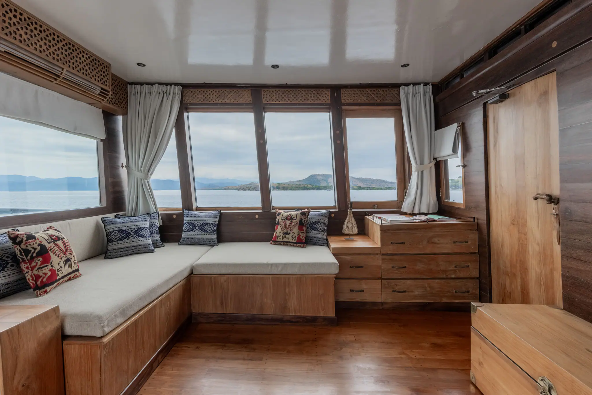 el-aleph-master-cabin-day-bed-2