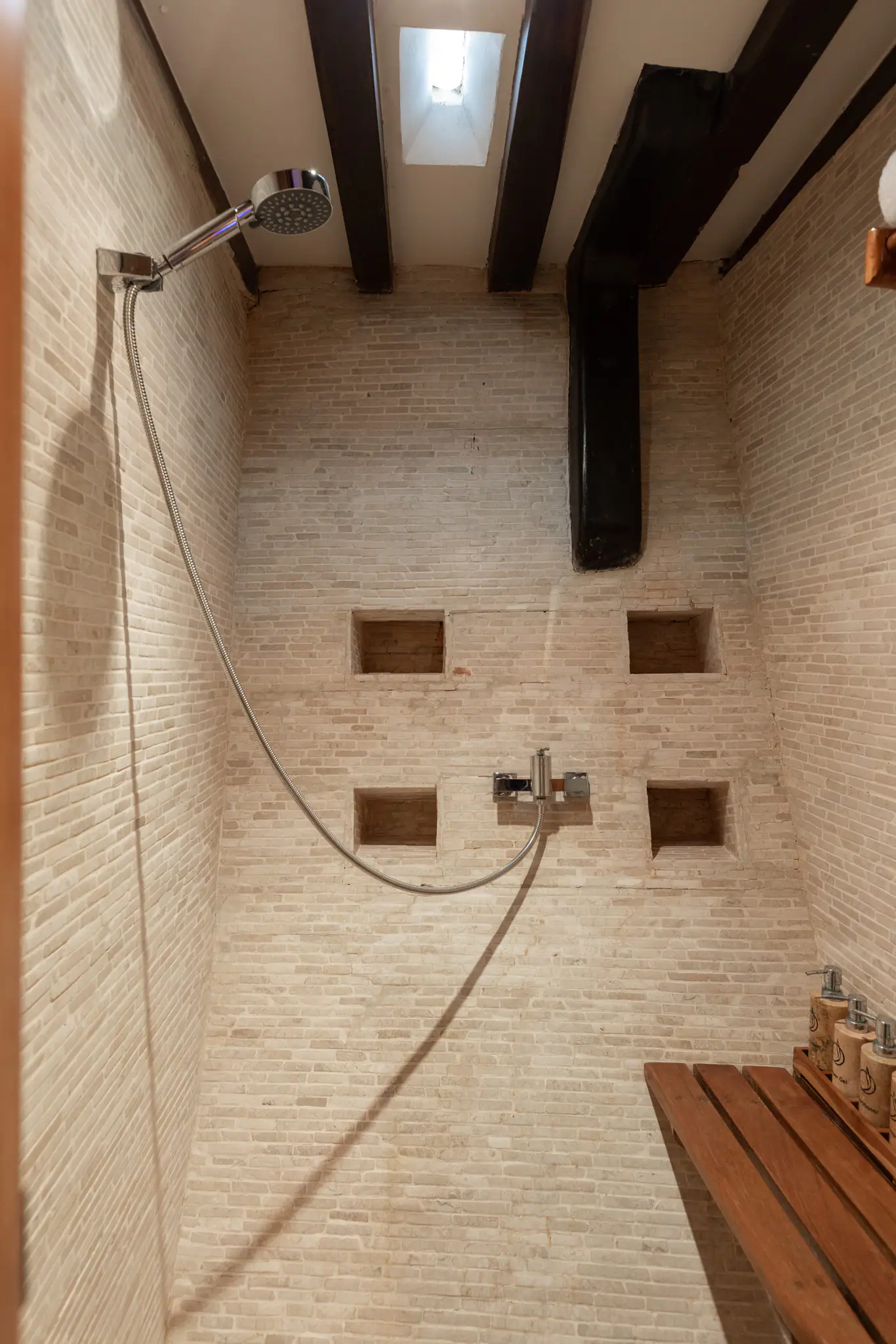 el-aleph-shower-cabin-1