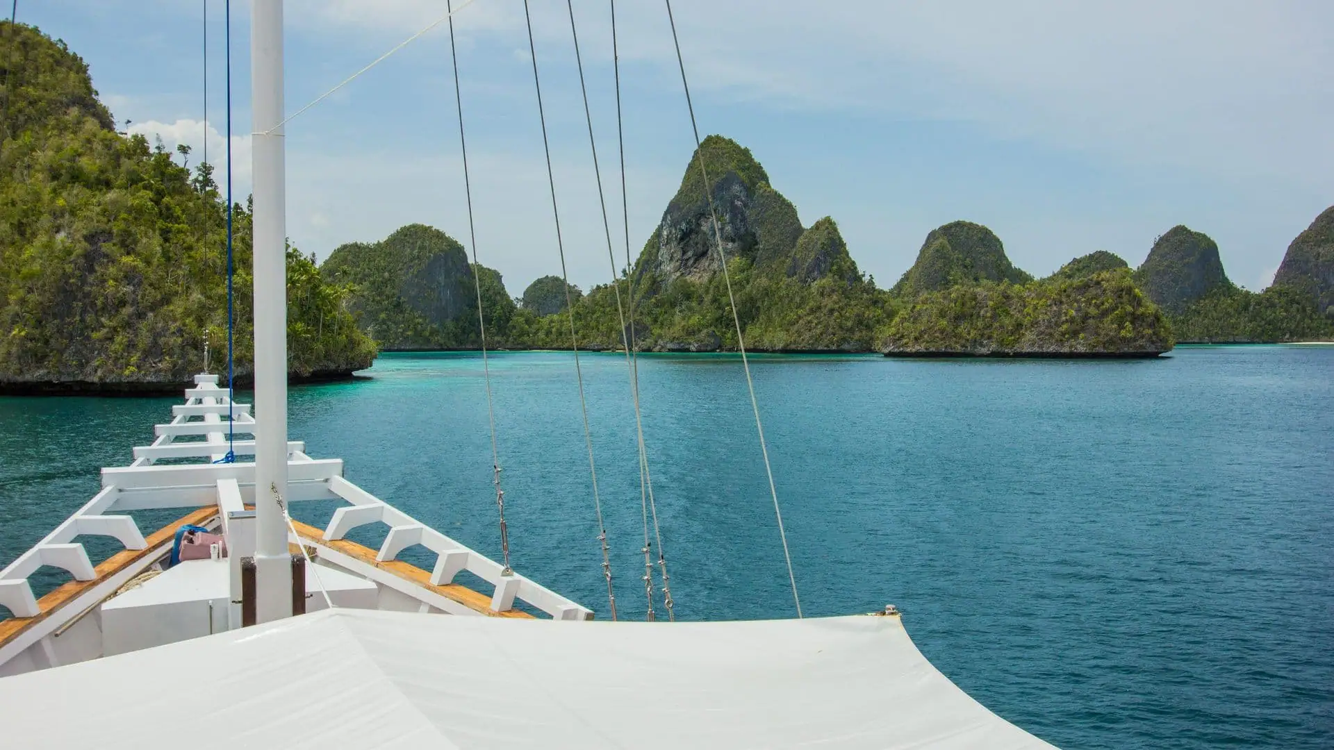 fenides-20-liveaboard-20-boat-05-1920-x-1080