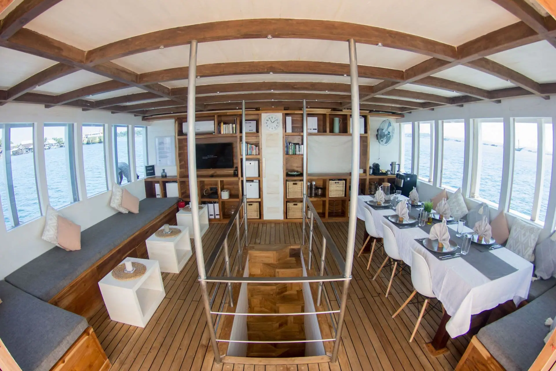 fenides-20-liveaboard-20-boat-08-1920-x-1280