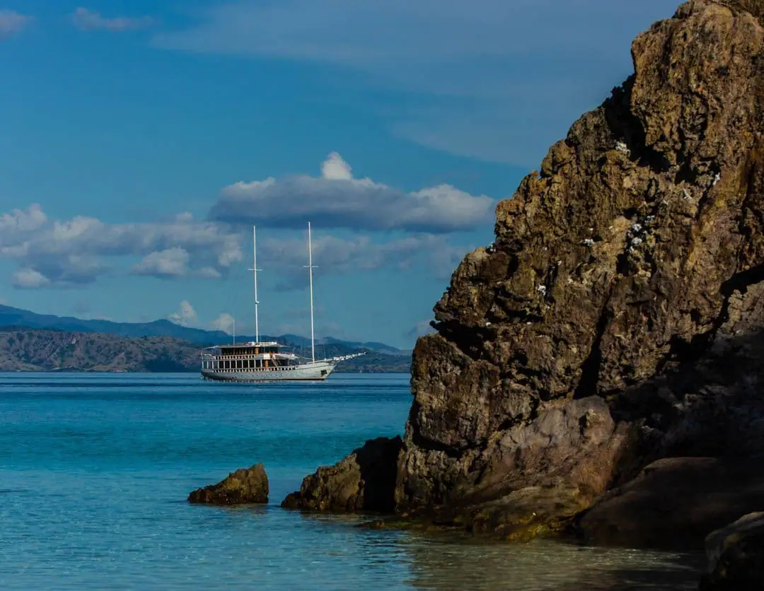 fenides-20-liveaboard-20-boat-13-1-1080-x-836