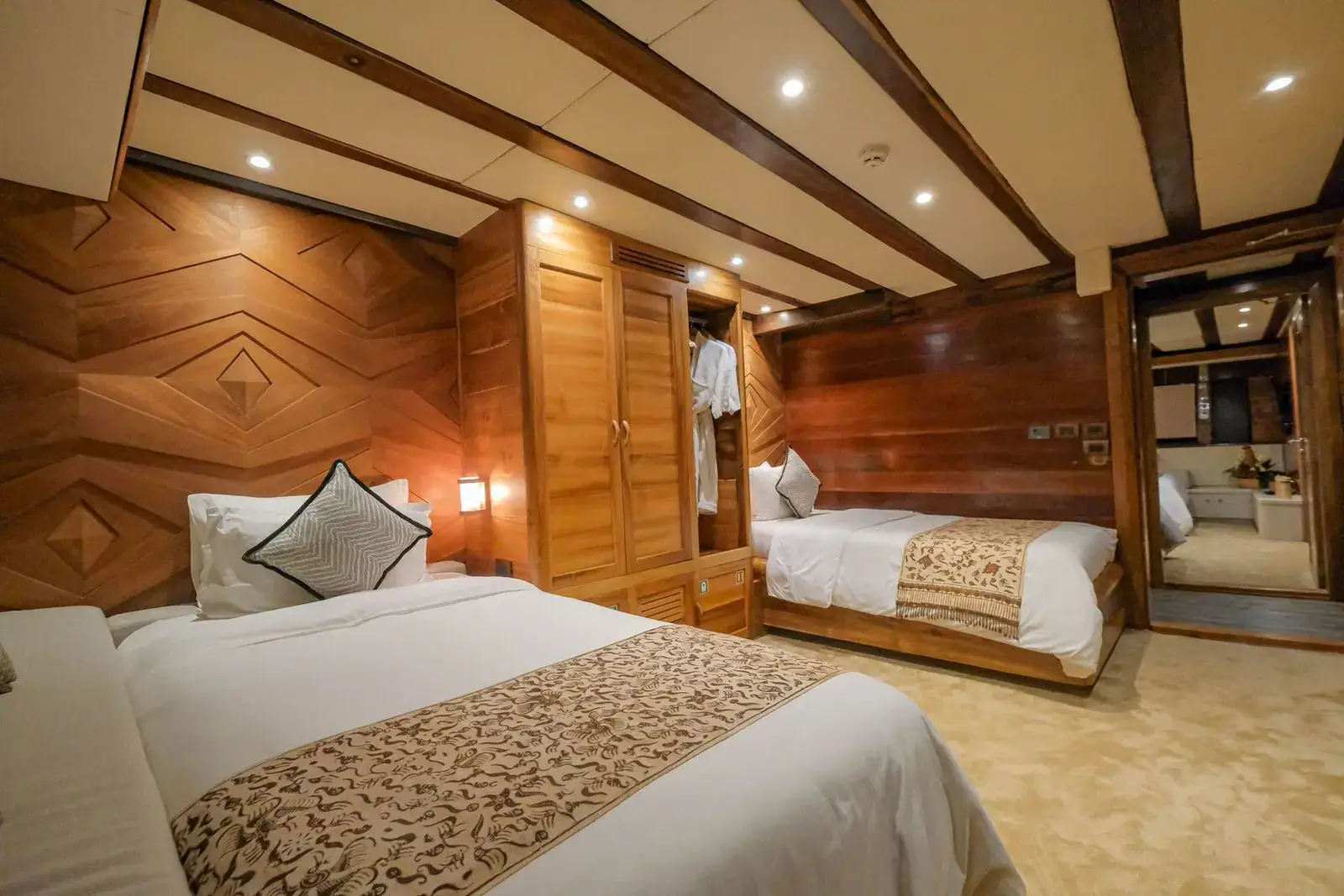 guestcabin-1-lobster-1920-x-1280