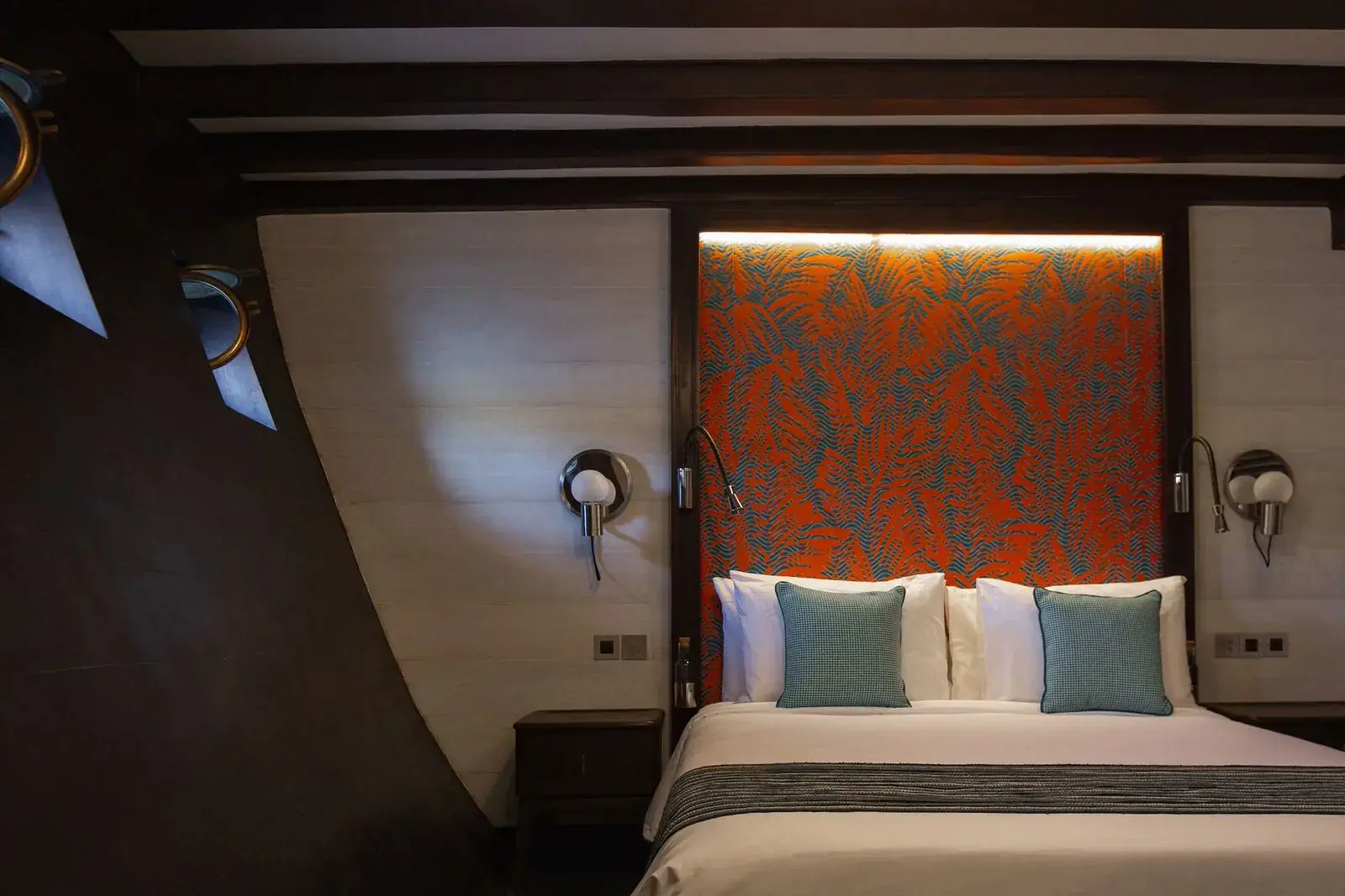 lower-20-deck-20-20-stateroom-203-20-1-20-of-203-20-20-img-7671-1920-x-1280