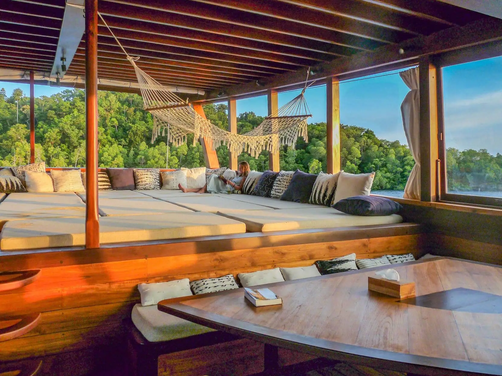 majik-20-cruise-20-20-liveaboard-20-indonesia-20-1-2-1664-x-1248