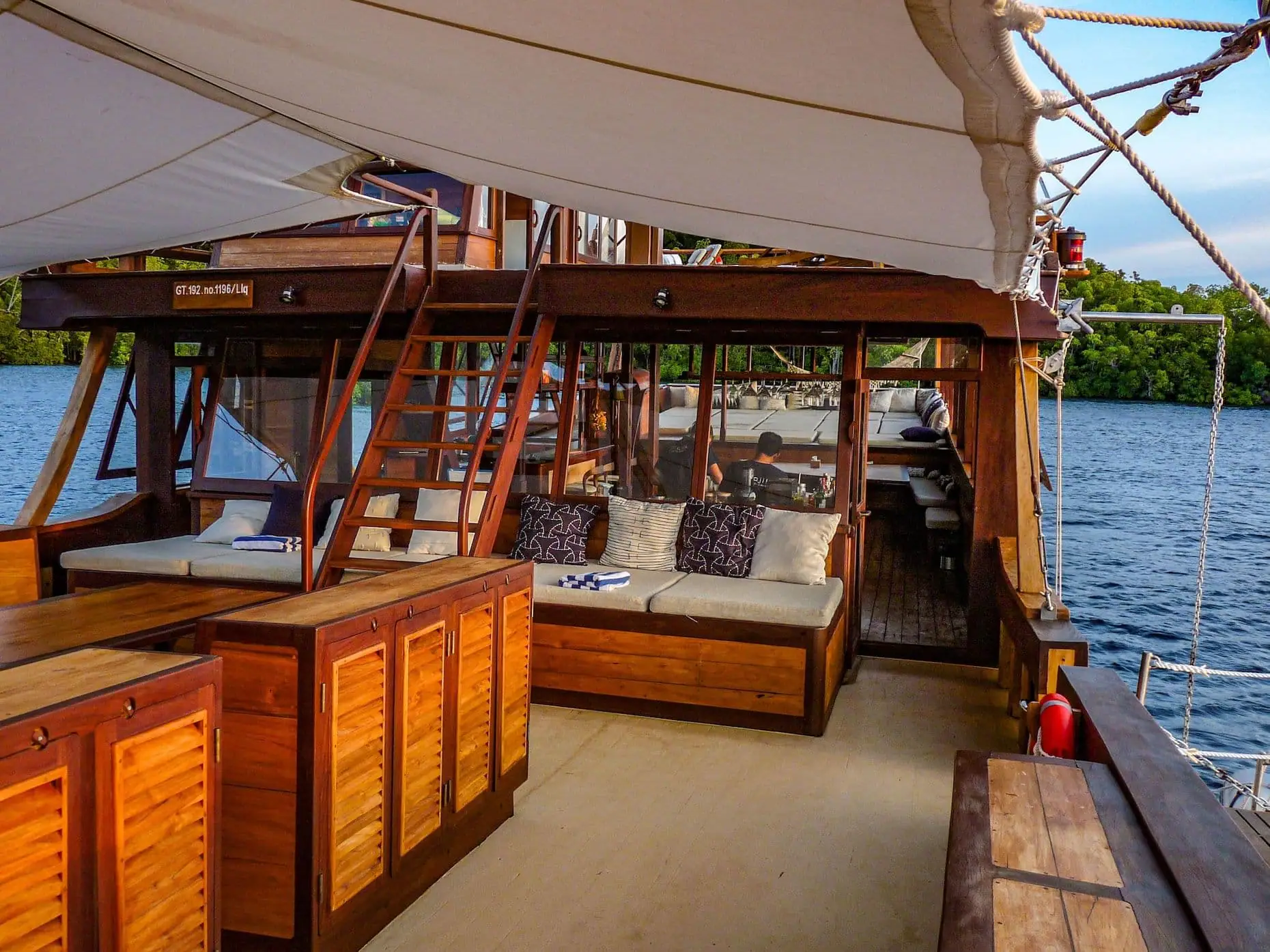 majik-20-cruise-20-20-liveaboard-20-indonesia-20-4-2-1860-x-1395