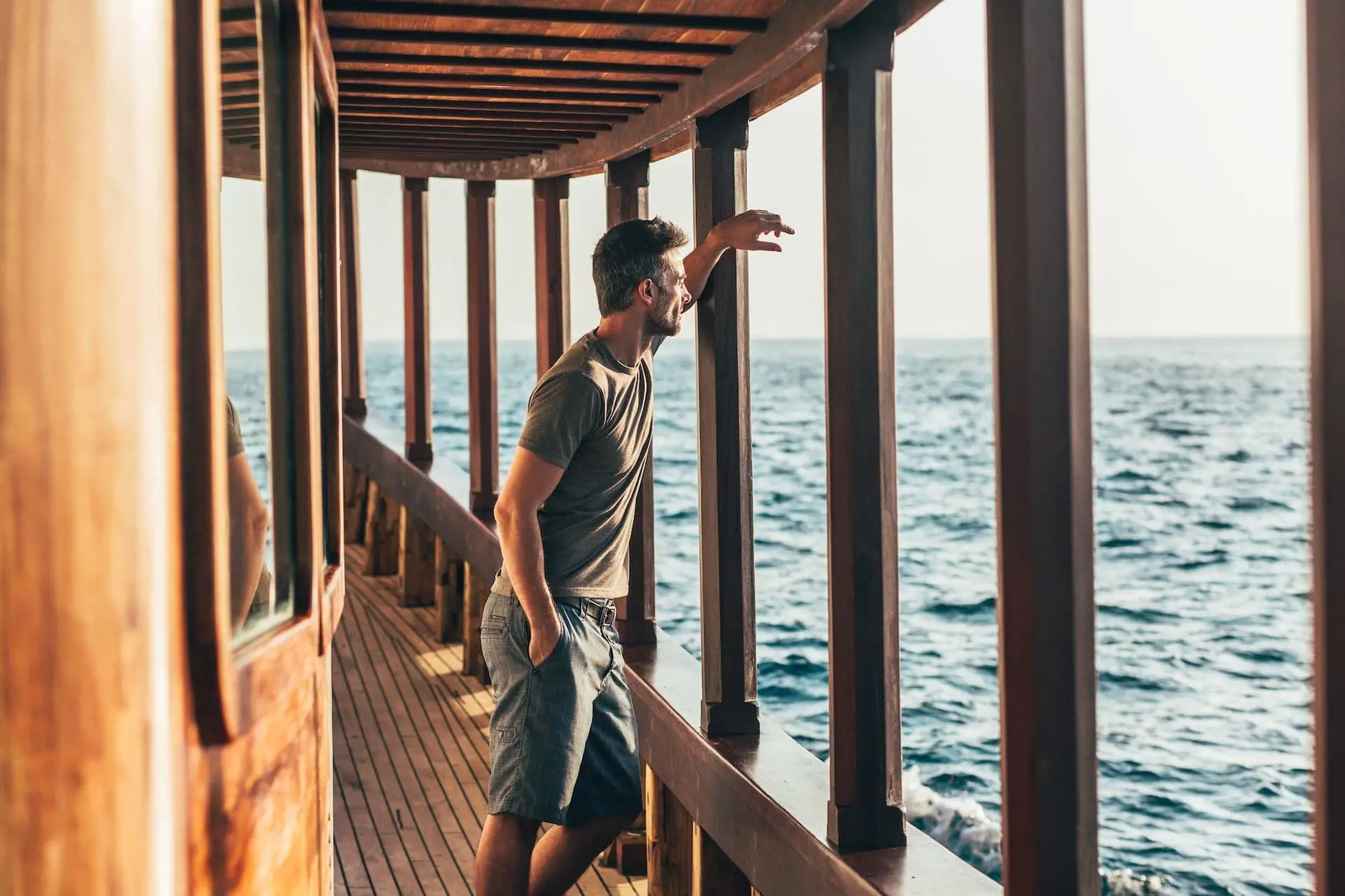 male-20-model-20-looking-20-out-20-from-20-upper-20-deck-1920-x-1280