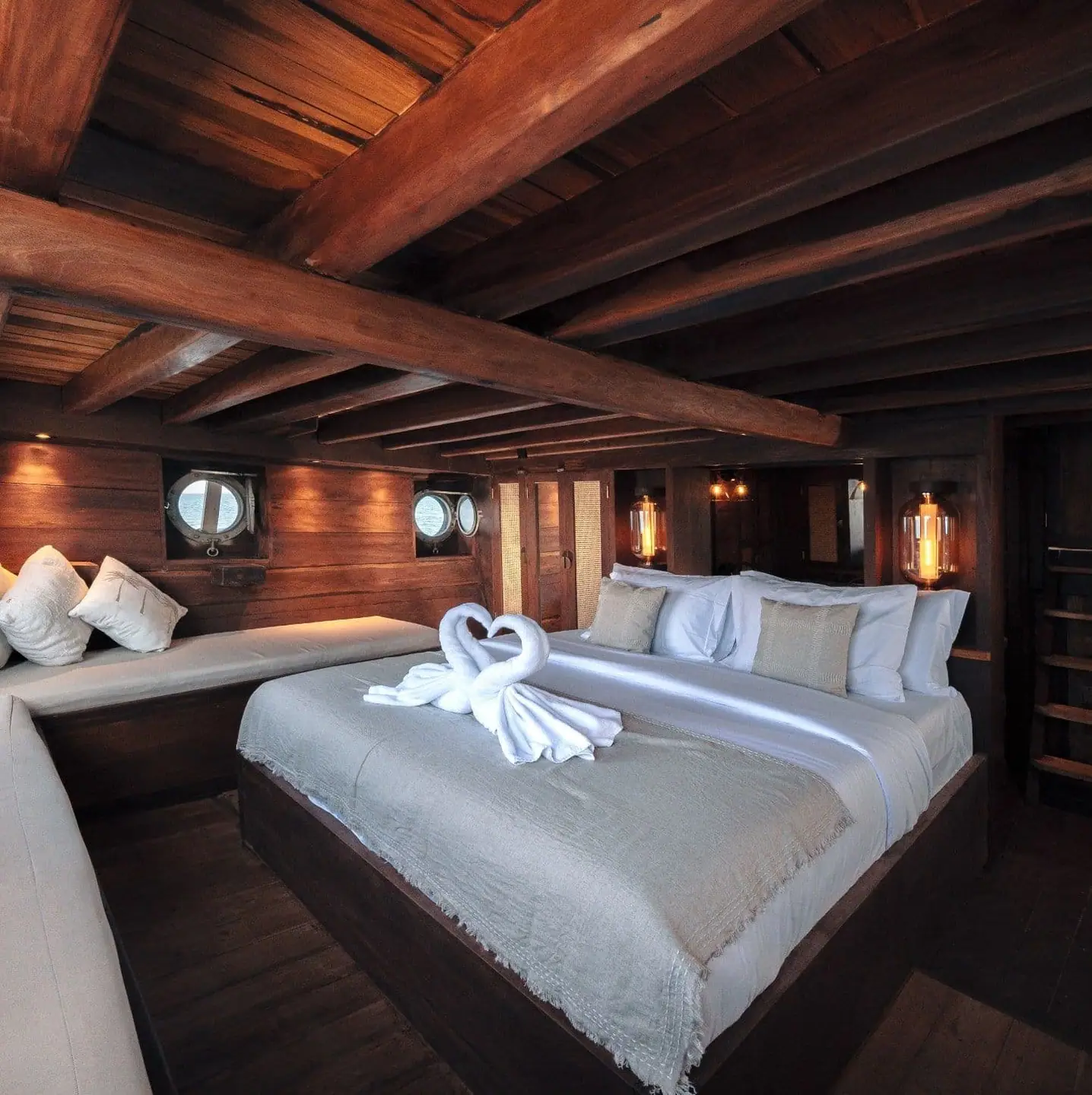 master-cabin-3-nataraja-luxury-1442-x-1446