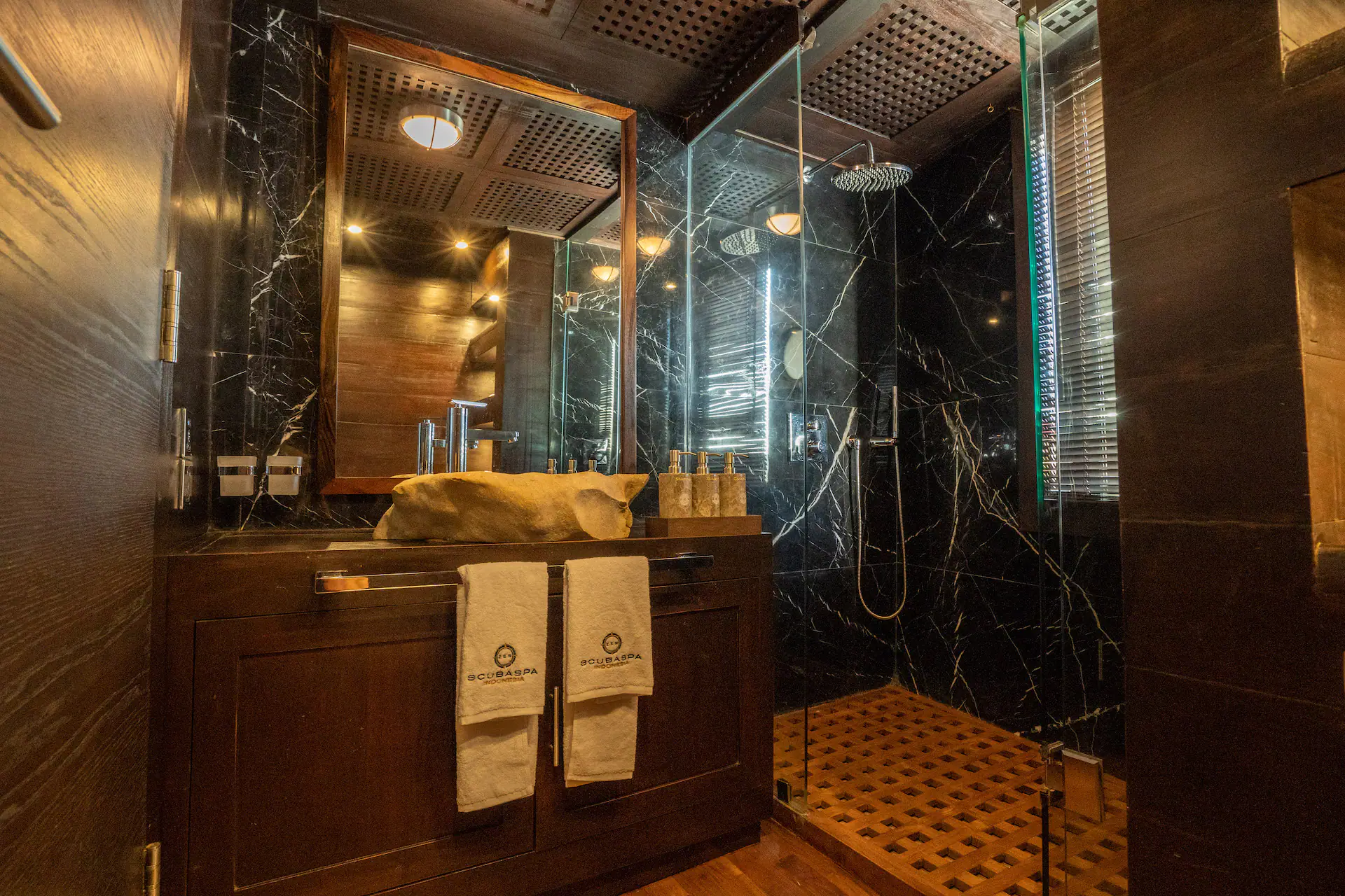 owner-manta-suite-bathroom-1