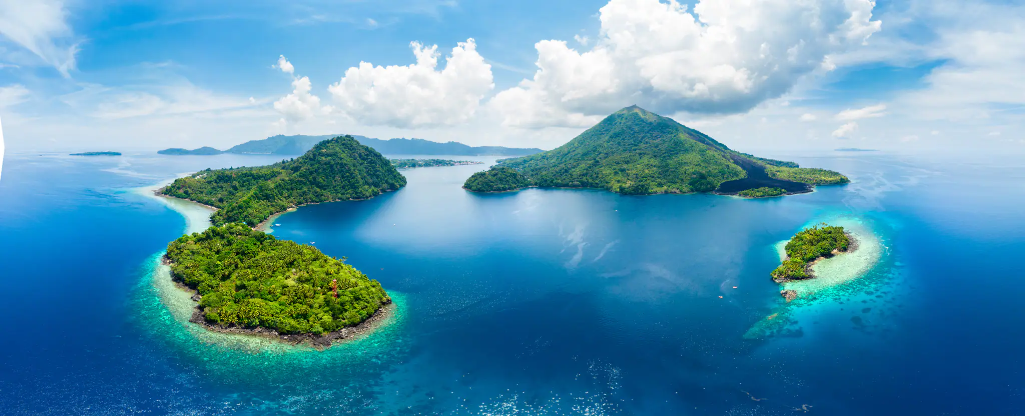 pulau-gunung-api-banda-islands-hello-indo-shutterstock-1245913241