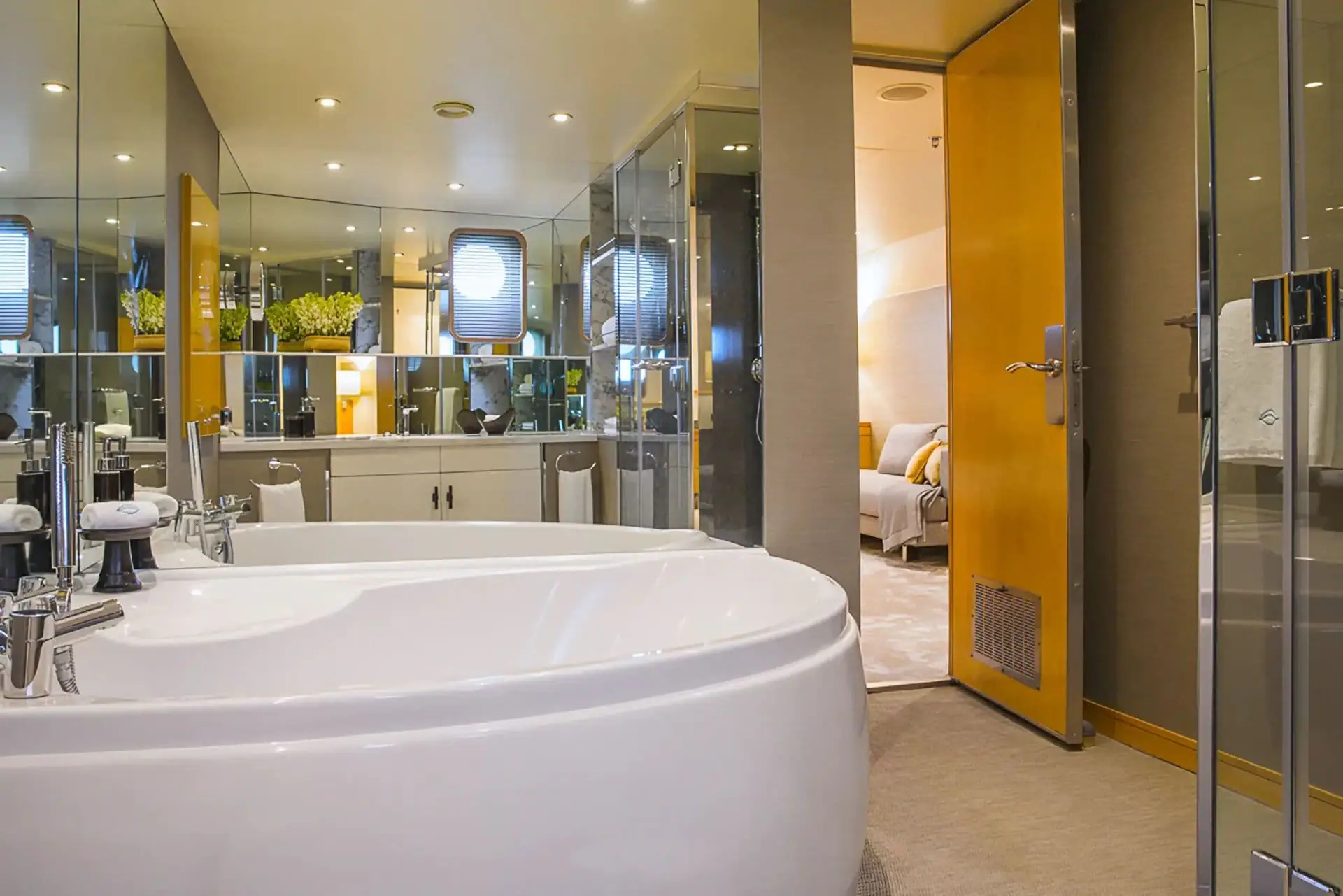 suite-101-cat-i-02-1920-x-1281