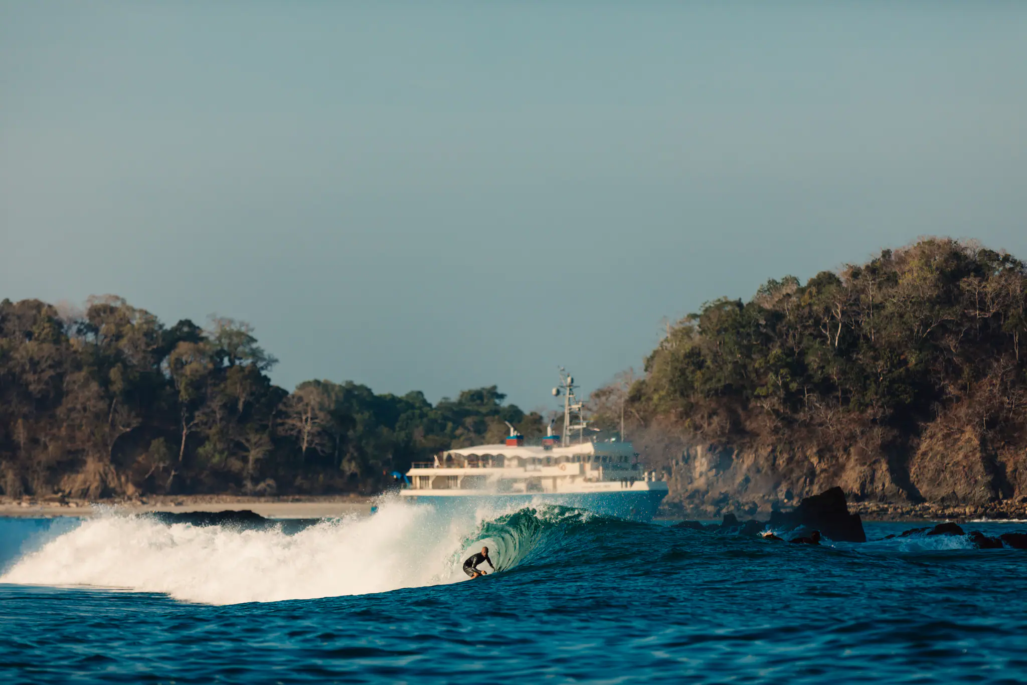 Surfing experience through stunning views with Kudanil Explorer