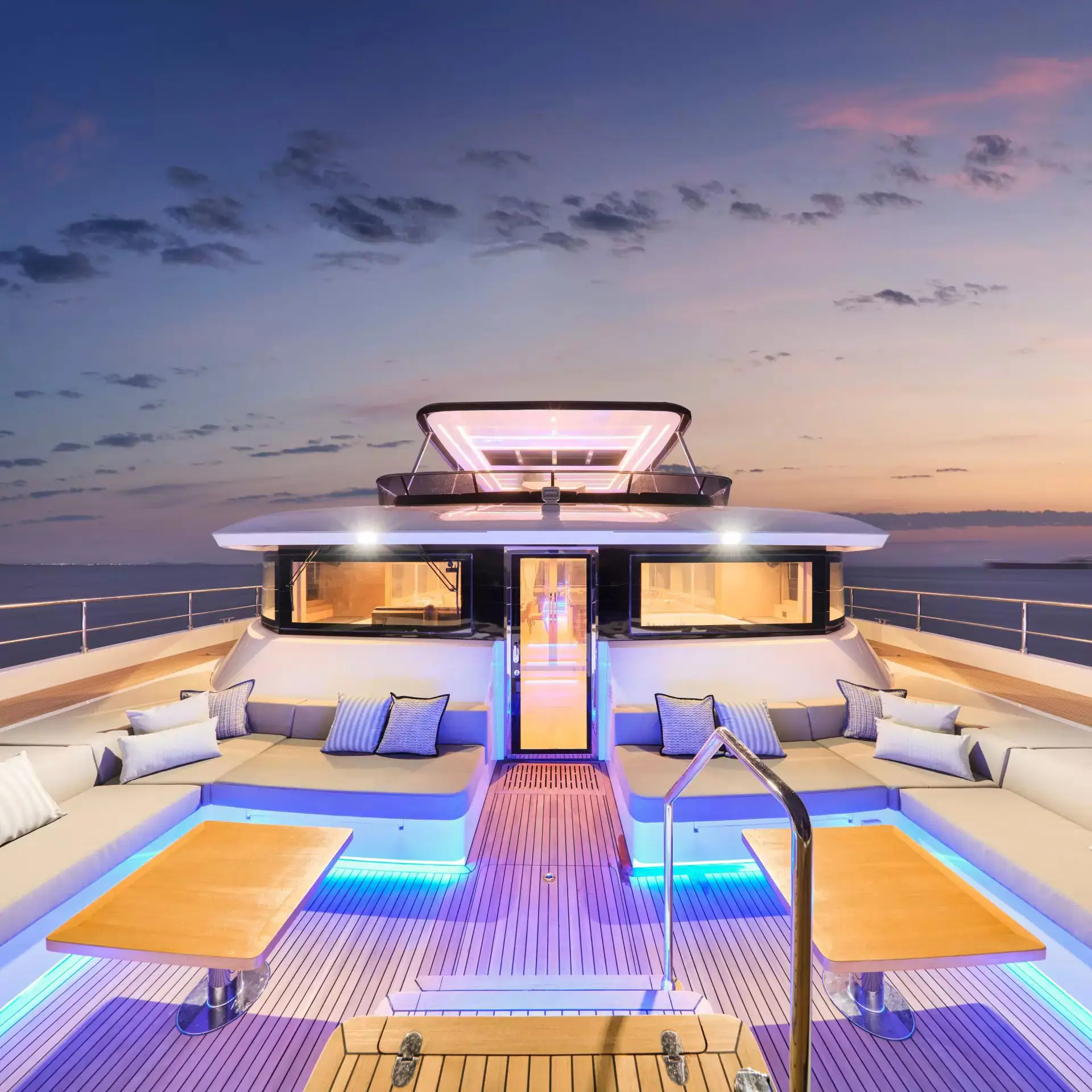 tabula-rasa-heysea-vista-75-foredeck-night-view-mod-jpg