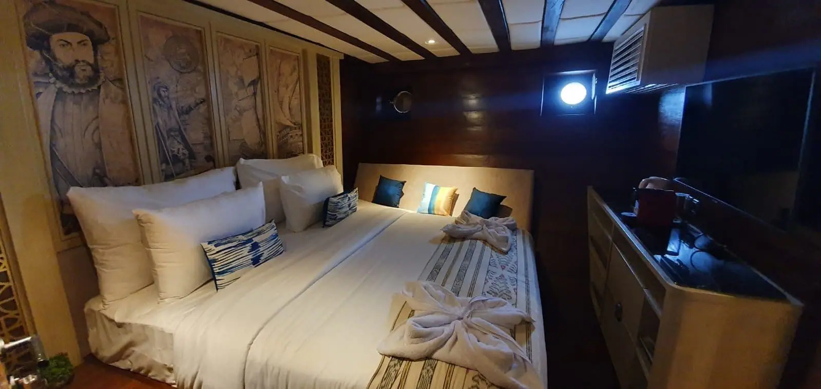 tmo-20-20-deluxe-20-cabin-2002-1599-x-758