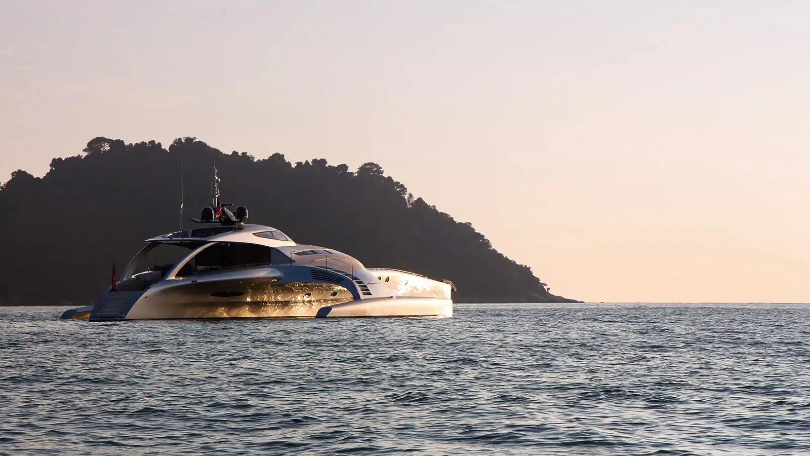 xi-a-agpm-dq-fazy-zp-hw-yeg-adastra-super-yacht-hero